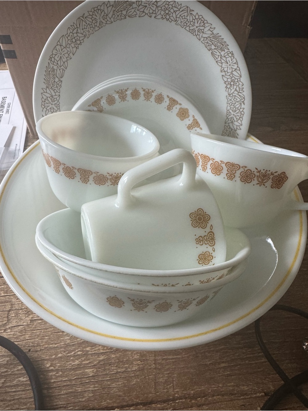10 pieces Corelle White Dinnerware Set with Gold Floral Band